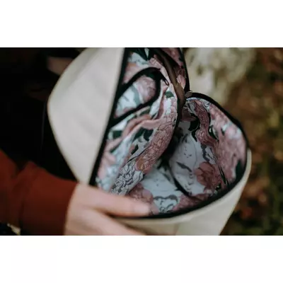 Krém színű női műbőr hátitáska virágmintás béléssel