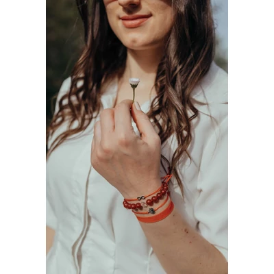Swarovski kristályos karneol ásványkarkötő